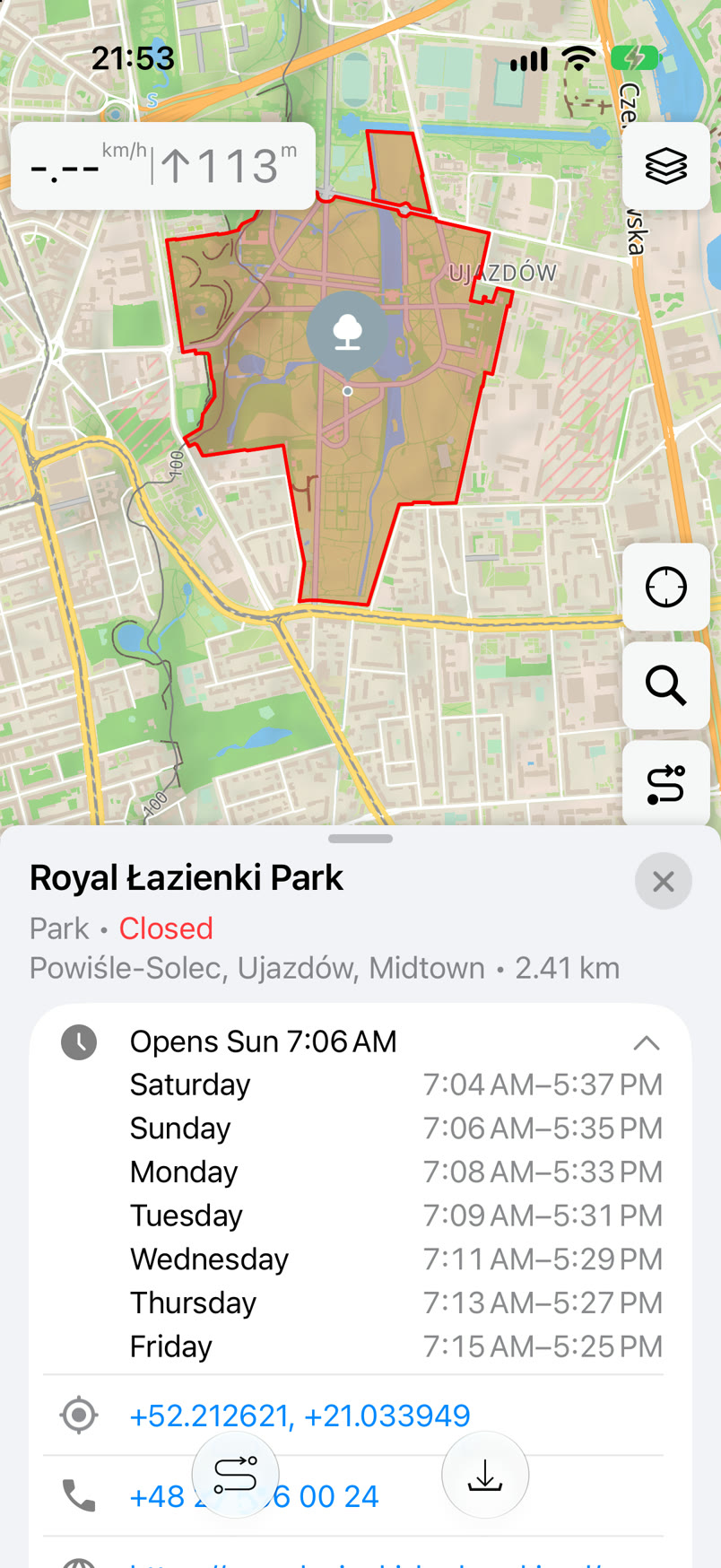 Łazienki Królewskie obrysowane na mapie, z godzinami otwarcia